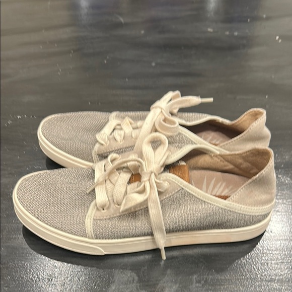 Olukai Gray Lace-Up Sneakers - size 8.5 - Picture 4 of 8